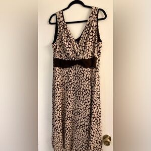 Neutral Black and Cream Sleeveless Dress